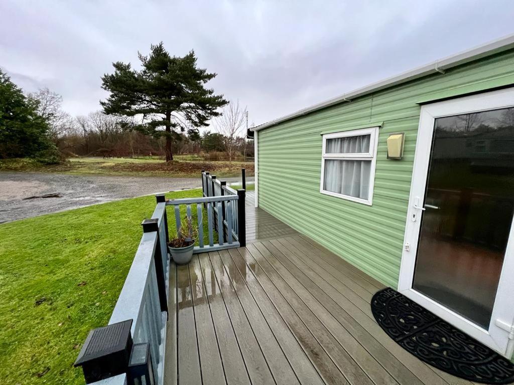 2 Bedroom Lakeview Lodge - Ensuite & Balcony Deck Carnforth Esterno foto